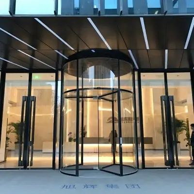 Portes tournantes et entrées cylindriques