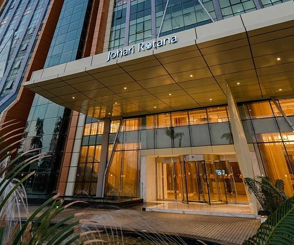 Porte tournante à 3 vantaux pour un hôtel cinq étoiles en Tanzanie